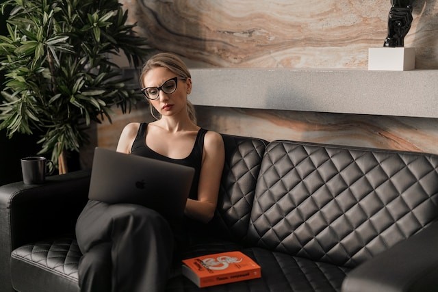 Businesswomen working on the laptop at home